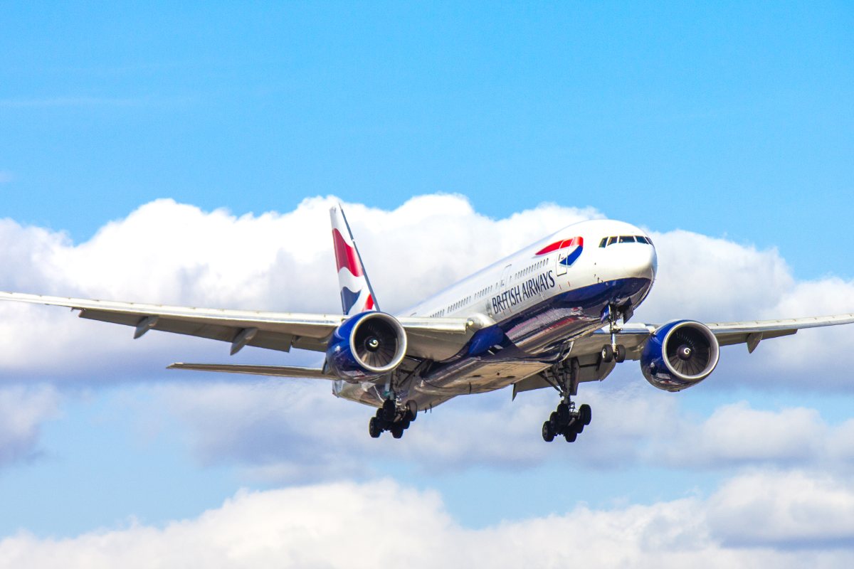 Самолет на British Airways кацна аварийно на Гетуик в Лондон