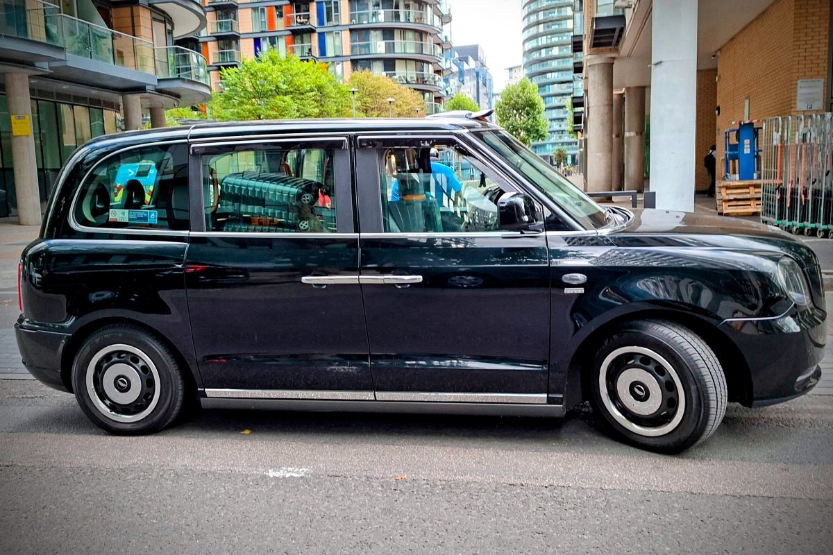 Съдебна победа за Uber в Лондон срещу черните "black cab" таксита