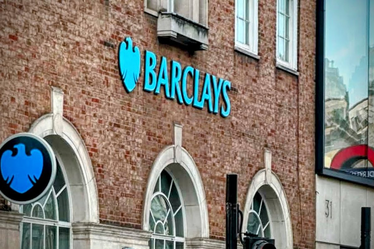 Barclays съкращава 5000 служители заради изкуствен интелект