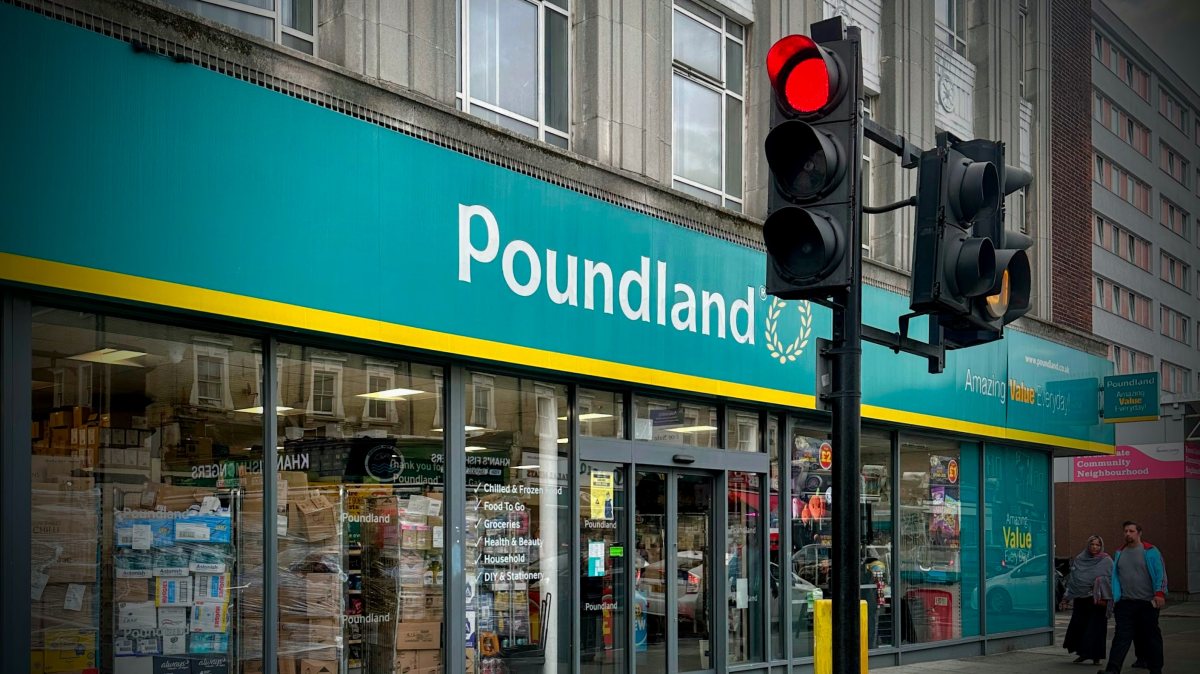 Poundland е пред фалит: 10 000 работни места и 600 магазина във Великобритания са под заплаха