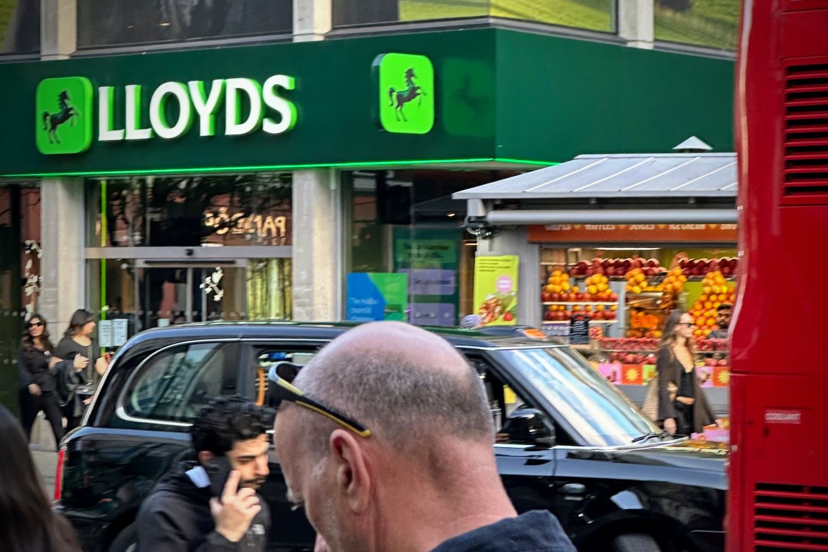 Клиентите на Halifax трябва да преминат към приложението на Lloyds Bank до 31 октомври
