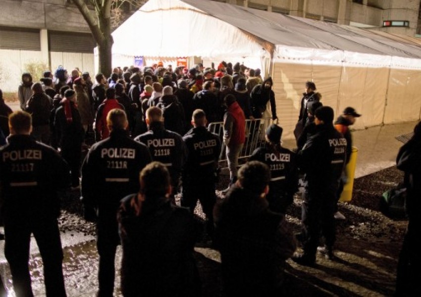 Масов бой между бежанци в Германия, трима са в болница