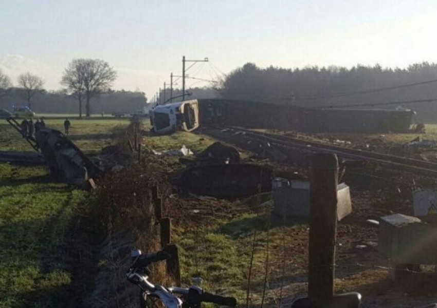 Тежка влакова катастрофа в Холандия, има загинал