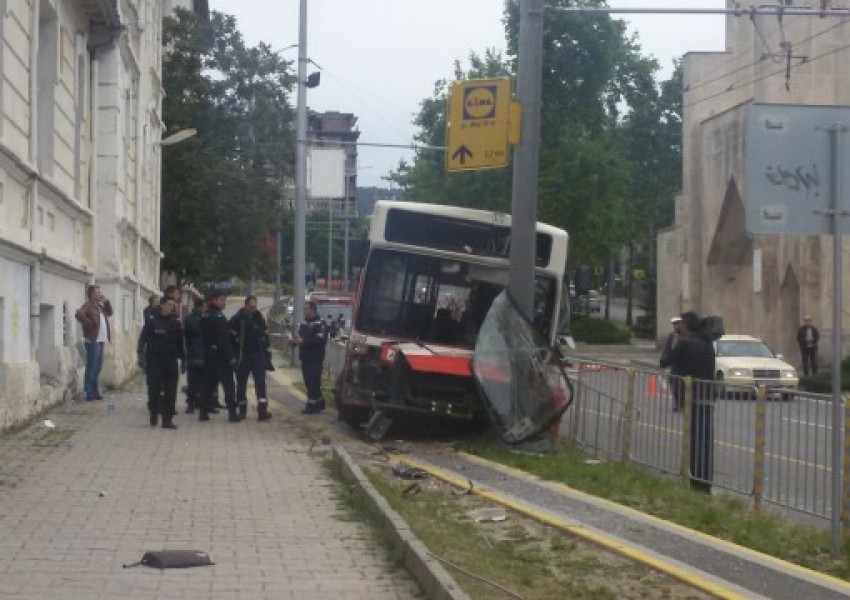  10 ранени след катастрофа на автобус във Варна