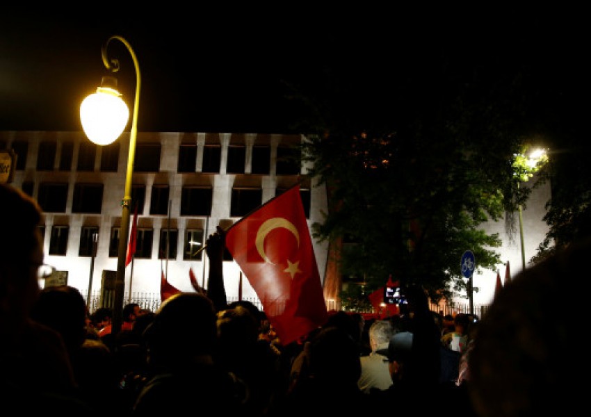 Хиляди турци протестираха в Германия през нощта