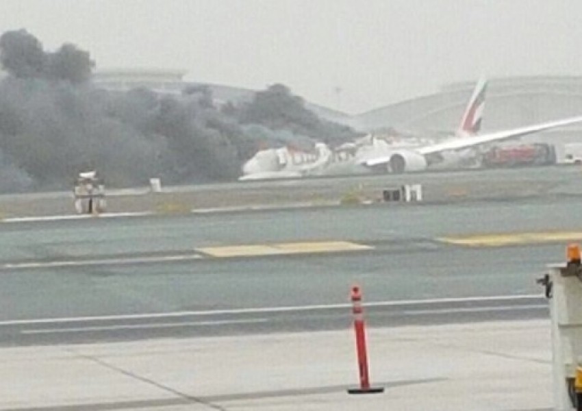 Пътнически самолет се запали при кацане на летището в Дубай
