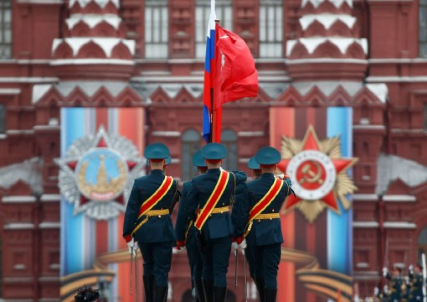 На живо: Парадът на руската армия на Червения площад  