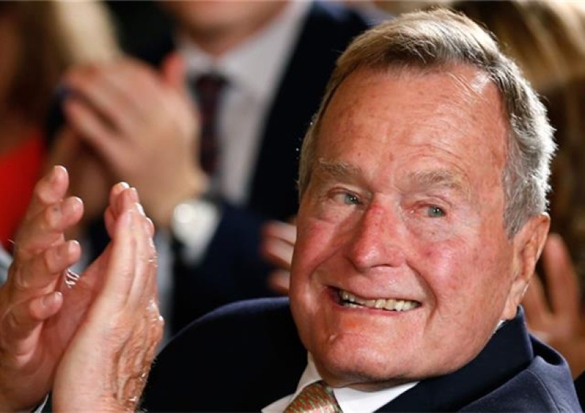 Джордж Буш-Старши ще подкрепи Клинтън на изборите в САЩ
