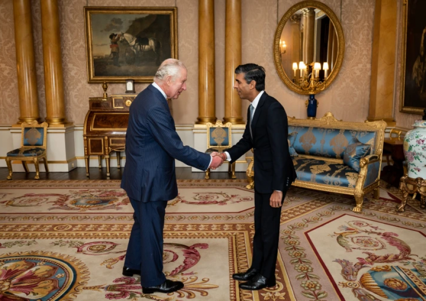 Риши Сунак се срещна с крал Чарлз в двореца и официално стана новия британски премиер