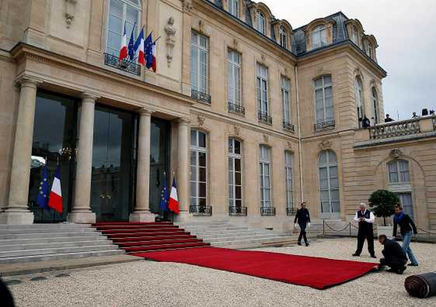 Забраниха на политиците във Франция да наемат роднини на работа