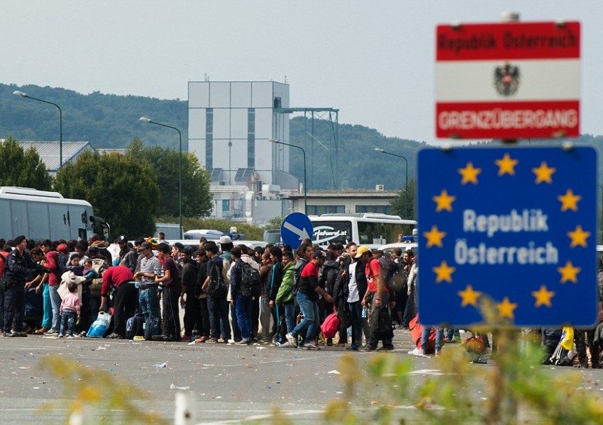 Австрия решава дали да затвори границите си за бежанци