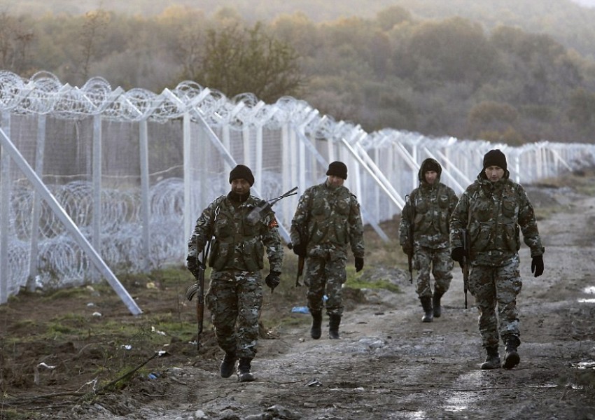 В Македония арестуваха двама българи, трафиканти на бежанци