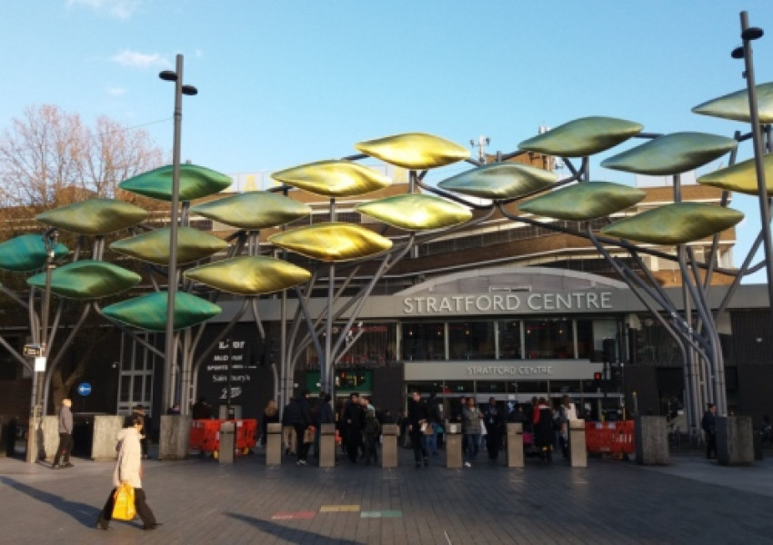Бездомници окупираха Stratford Centre, спят по земята (СНИМКИ)
