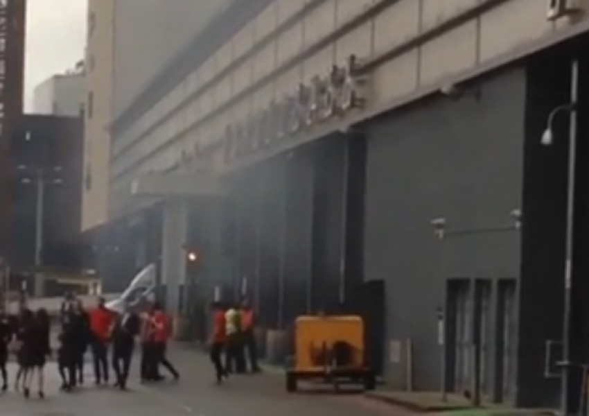 Евакуираха мола на Стратфорд заради пожар (СНИМКИ+ВИДЕО)