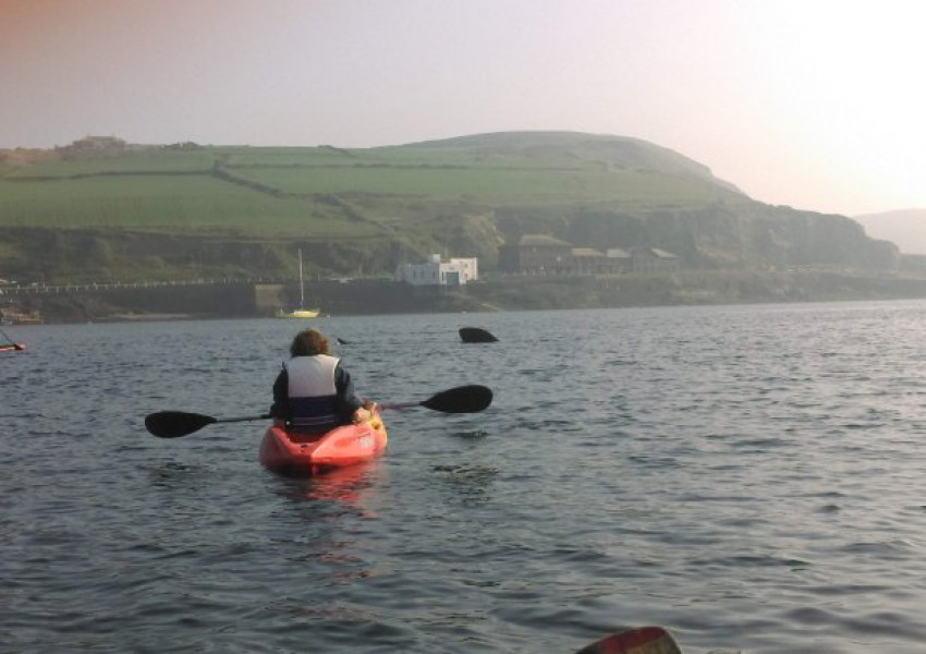 Акула стресна инструктори по каяк край Остров Ман (СНИМКИ)