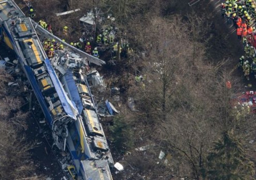 9 са жертвите на влаковата катастрофа в Германия