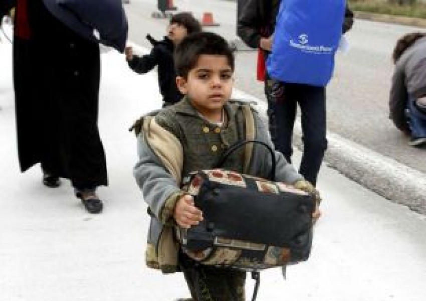 Това дете бежанец разтърси социалните мрежи (СНИМКИ)