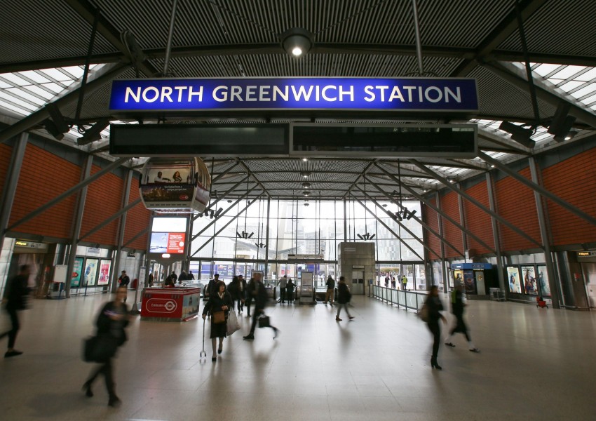„Съмнително устройство“ затвори спирка на метрото в Лондон