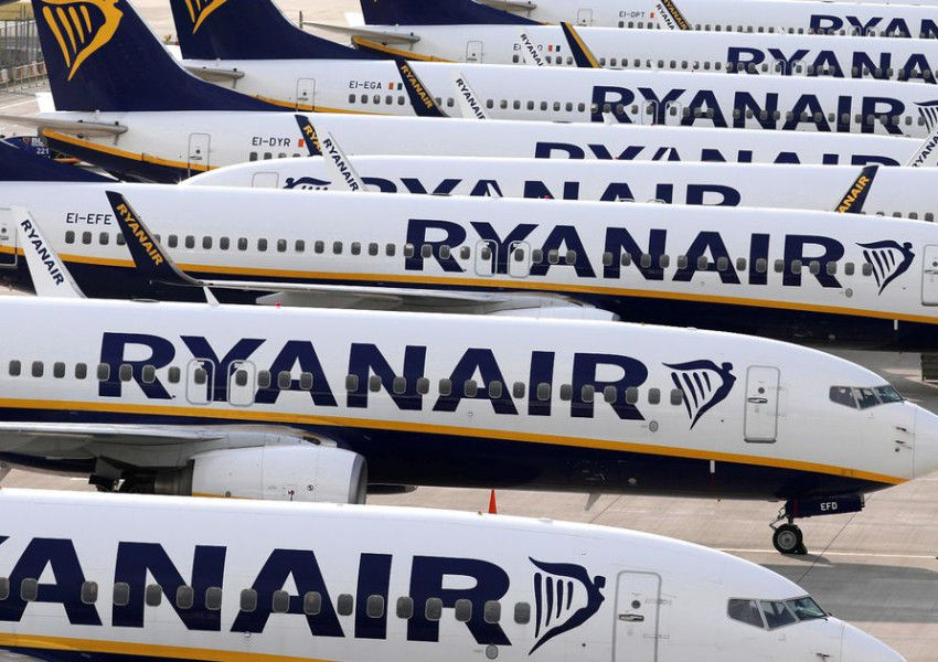 Ирландската "Райънеър" (Ryanair) и британската "Изиджет" (EasyJet) анулираха или забавиха почти 200 полета само днес