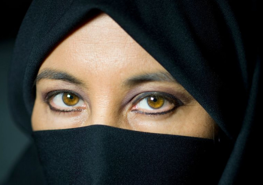 Германия обмисля да се забрани на ученичките да носят хиджаб