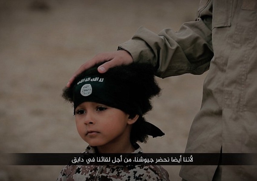 Детето от пропагандните клипове на "Ислямска държава" е тежко болно и се лекува в Швеция
