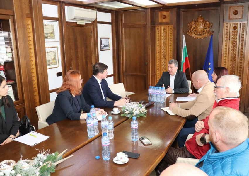 Посланикът на Великобритания се срещна с ръководството на община Банско относно сигурността на британските туристи през зимния сезон
