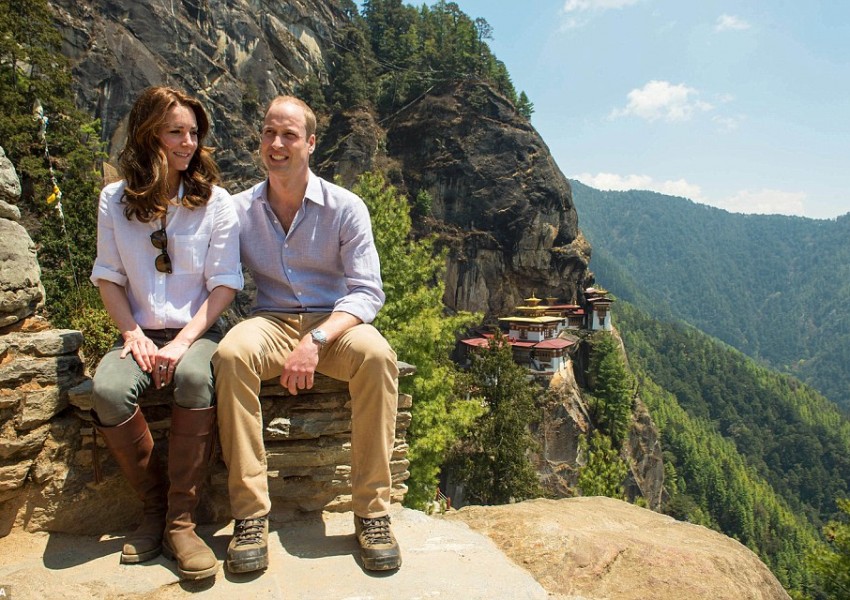 Уилям и Кейт се изкачиха с лекота до манастира "Гнездото на тигъра" в Бутан (СНИМКИ)