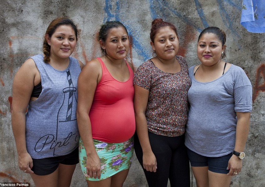 Четири сестри от Мексико изкарват милиони, раждайки деца за гей двойки от Европа