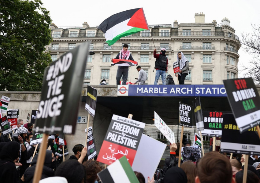 Хиляди излязоха по лондонските улици в подкрепа на Палестина