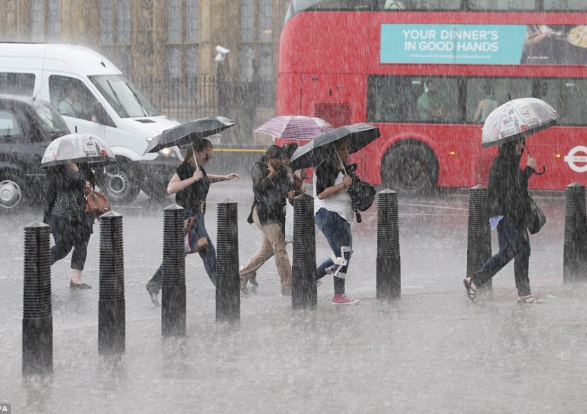Втори ден наводнения в Лондон, а в Кеймбридж - слънце