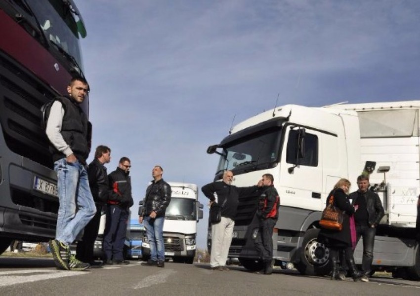 Българските превозвачи заплашват с нови контраблокади от понеделник