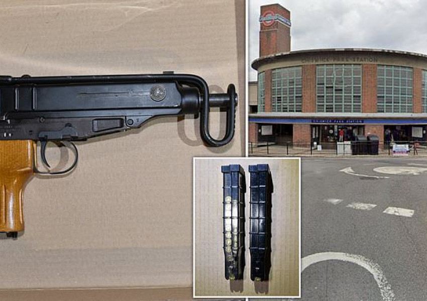Полицията в Лондон конфискува два автомата със сгъваем приклад от 19 годишен младеж!
