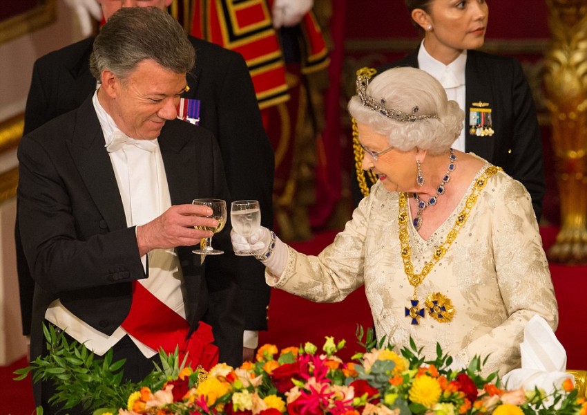 Кралицата посрещна президента на Колумбия с пищен банкет (СНИМКИ)
