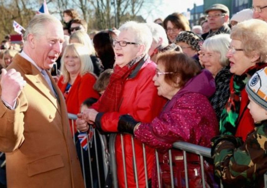 Принц Чарлз призова туристите да посещават засегнатите от наводнения райони на Великобритания