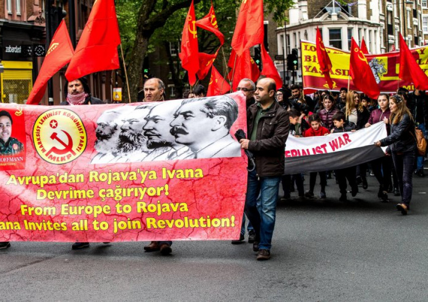 Първомайска манифестация премина по улиците на Лондон (СНИМКИ)