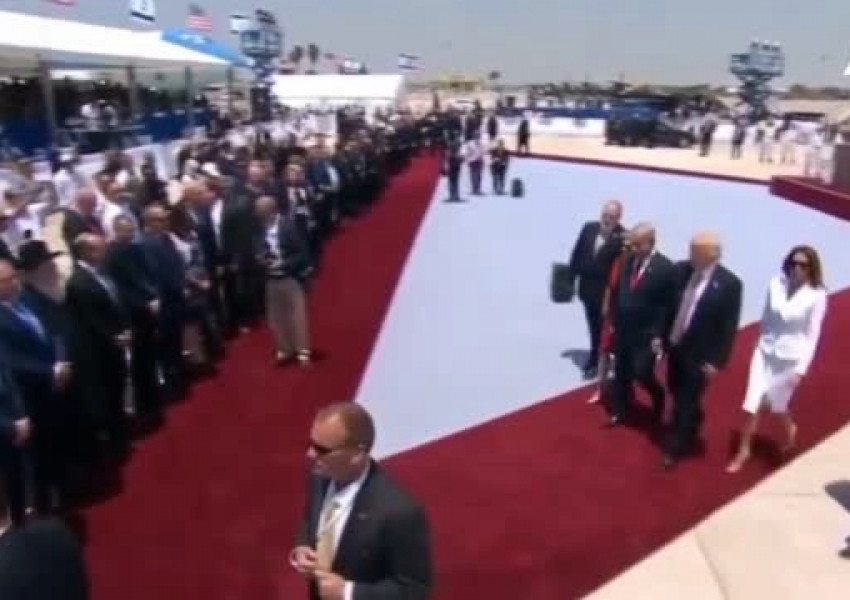 Мелания плесна Тръмп!