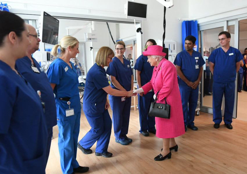 Кралица Елизабет Втора награди NHS - Британската Национална здравна служба