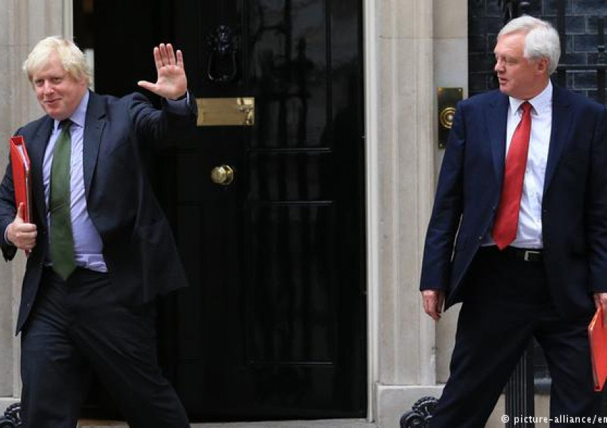 Не спират да тласкат Великобритания към пропастта