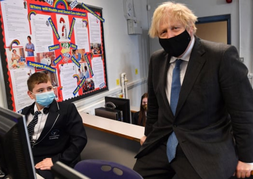 Законът в Англия: децата не могат да бъдат задължавани, да правят ковид-тестове и да носят маски в училище!