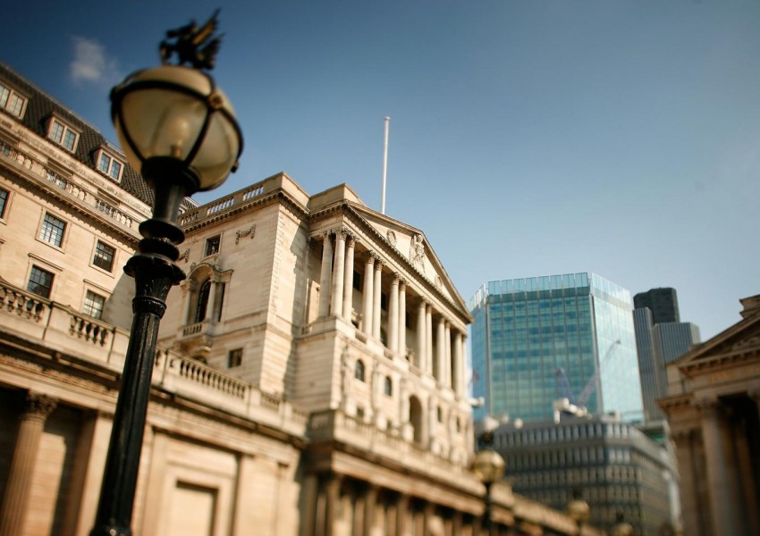 Английската банка ще разследва случая с резкия срив на британската лира