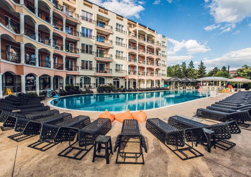 България: Почти половината хотели ще останат затворени това лято