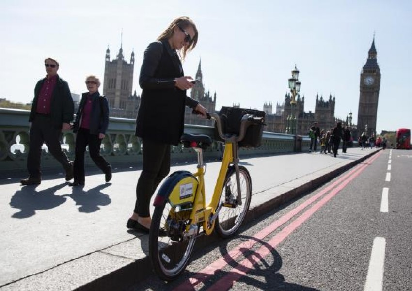 Великобритания въведе нови мерки за защита на колоездачите