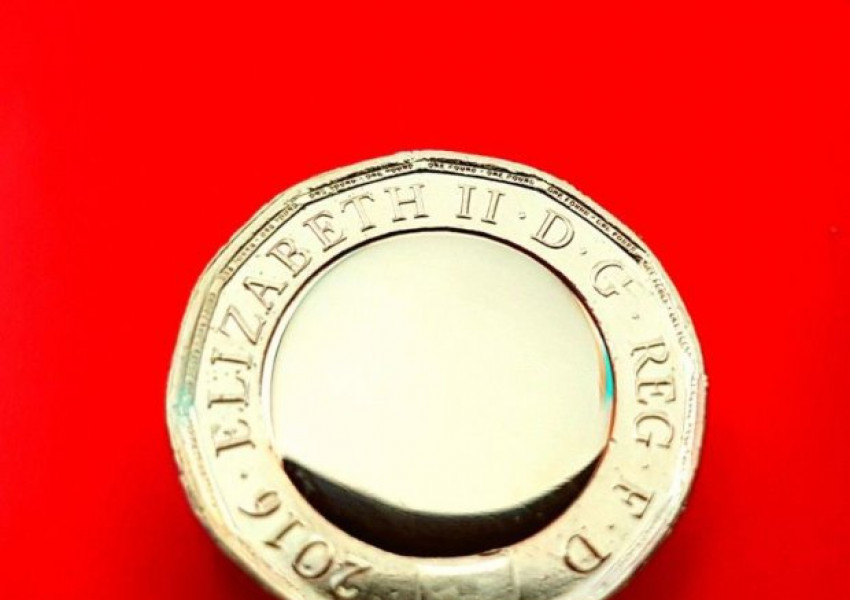 Новите монети от 1 паунд се разпадат (СНИМКИ)