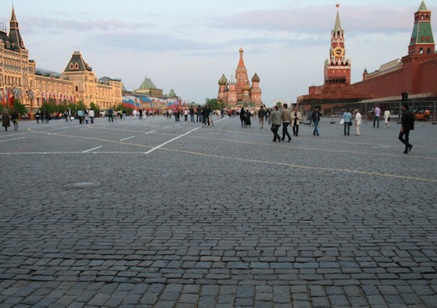 Полицията арестува британски активист за правата на ЛГБТ за неразрешен протест в Москва