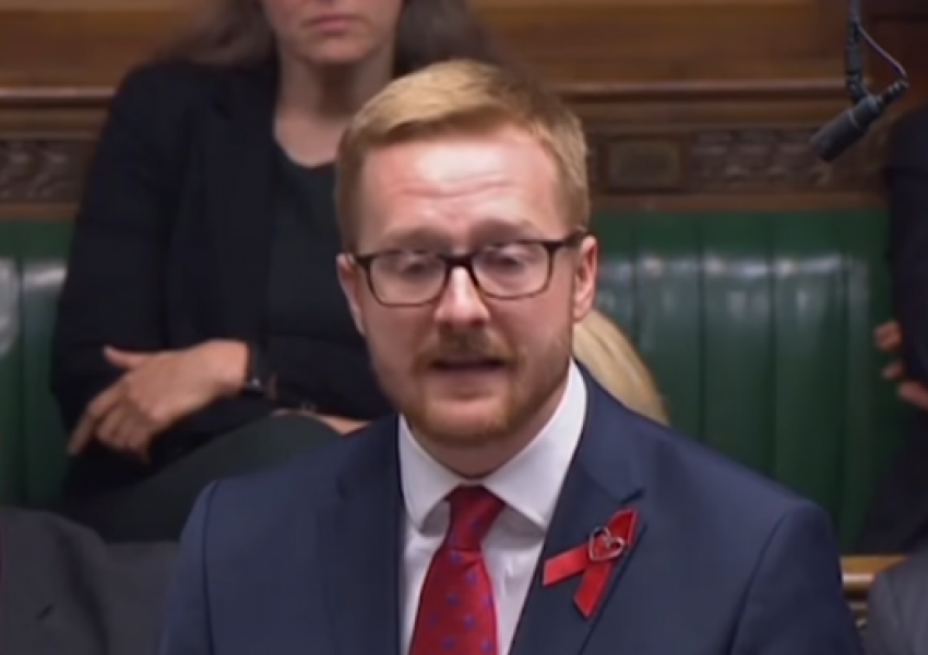 Британски депутат разкри пред парламента, че е ХИВ-позитивен (ВИДЕО)