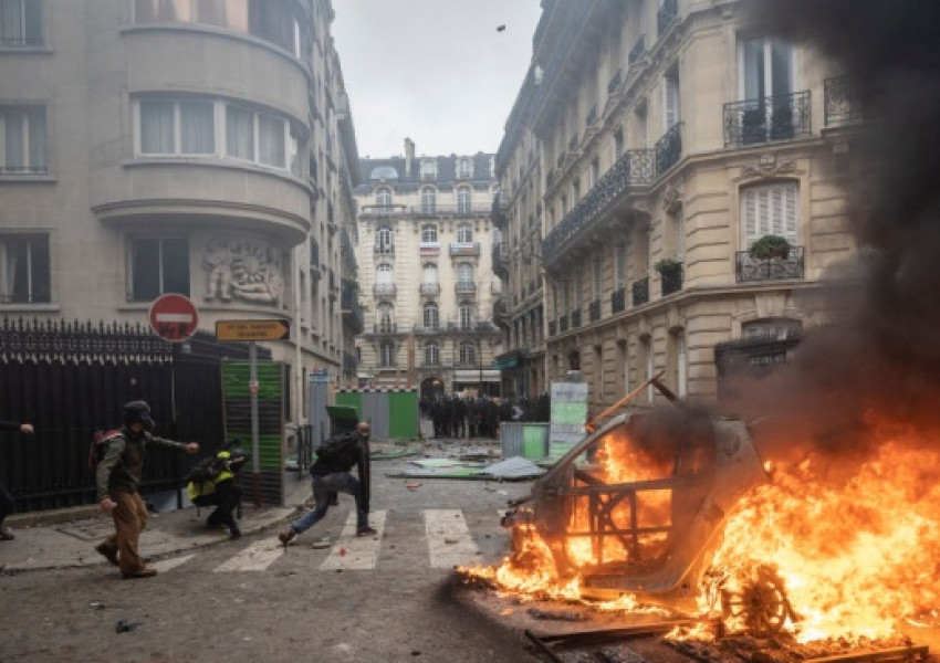 Между 3 и 4 млрд. евро са материалните щети от погрома в центъра на Париж