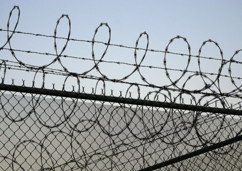 Българин осъден във Франция на две години затвор за трафик на мигранти