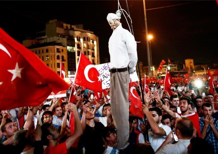 Хиляди демонстранти в Турция призоваха за смъртно наказание