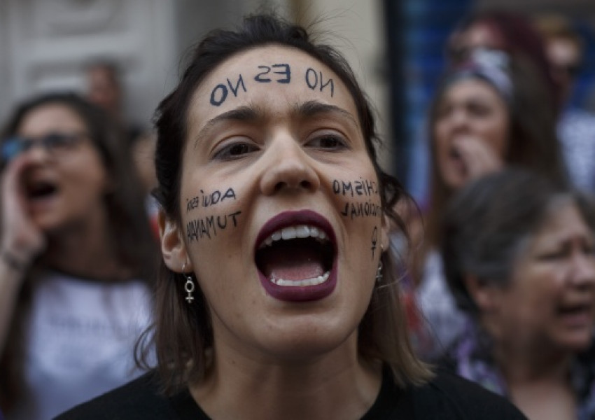 Испанските феминистки обсебват Осми март в кампаниите си