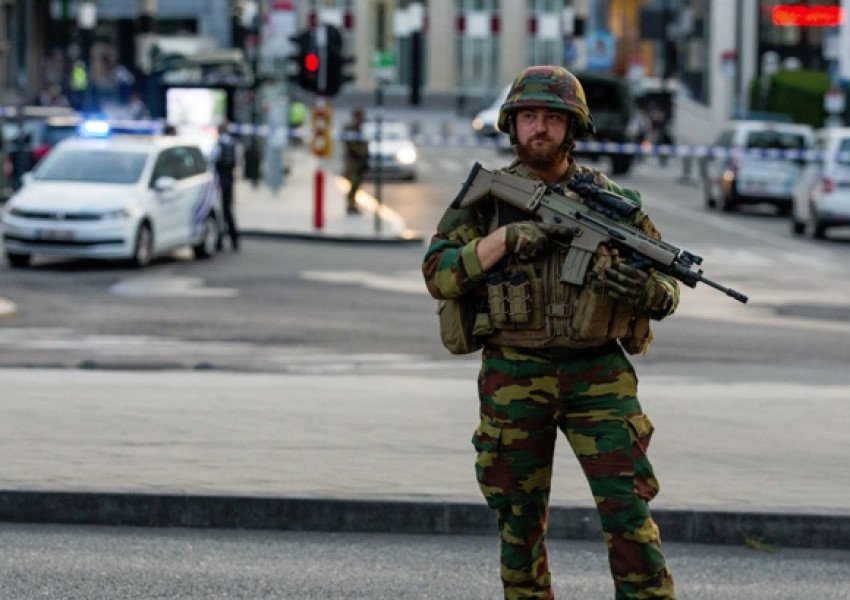 Разкриха самоличността на нападателя от брюкселската гара